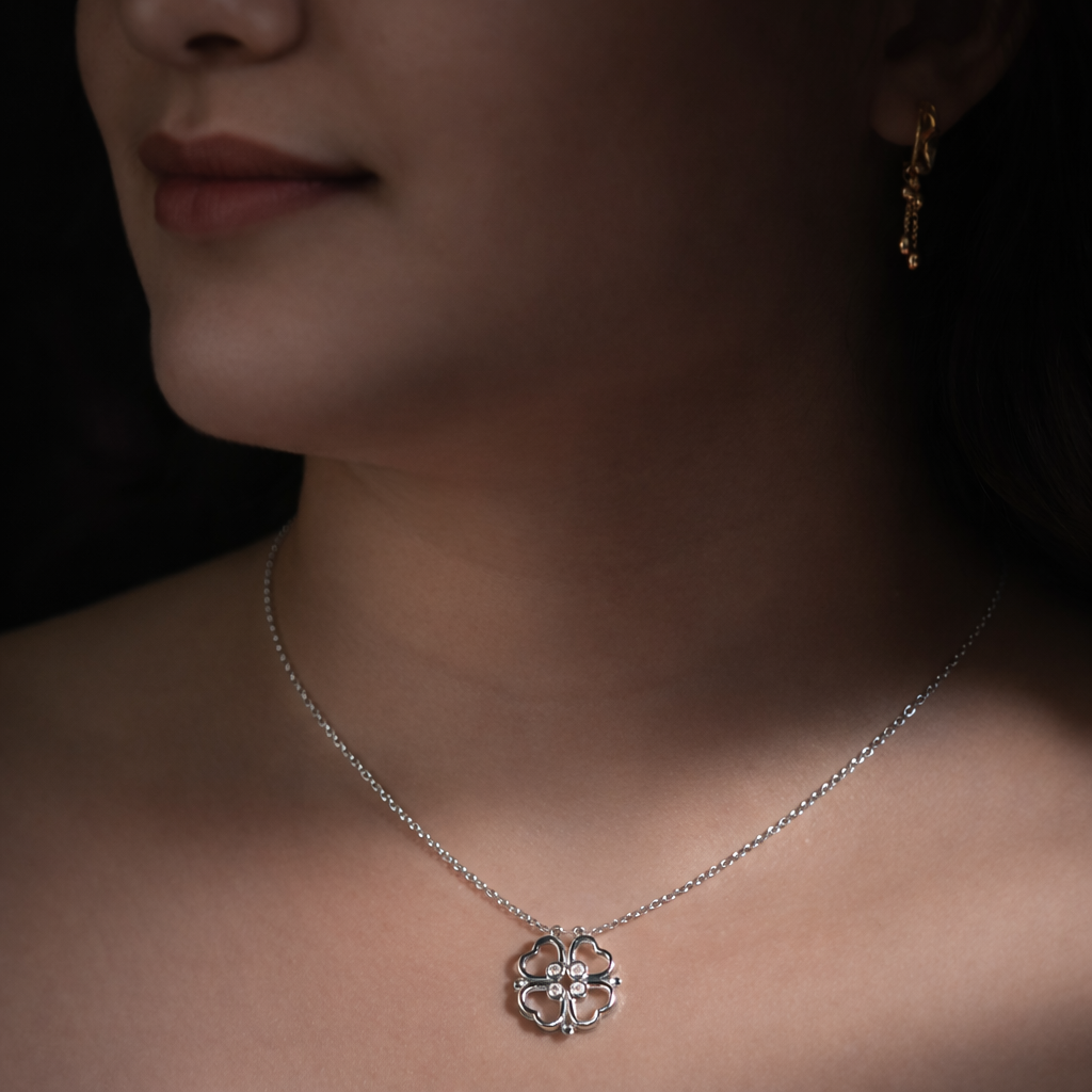 Amora 4-Heart Clover magnetic necklace in 925 silver