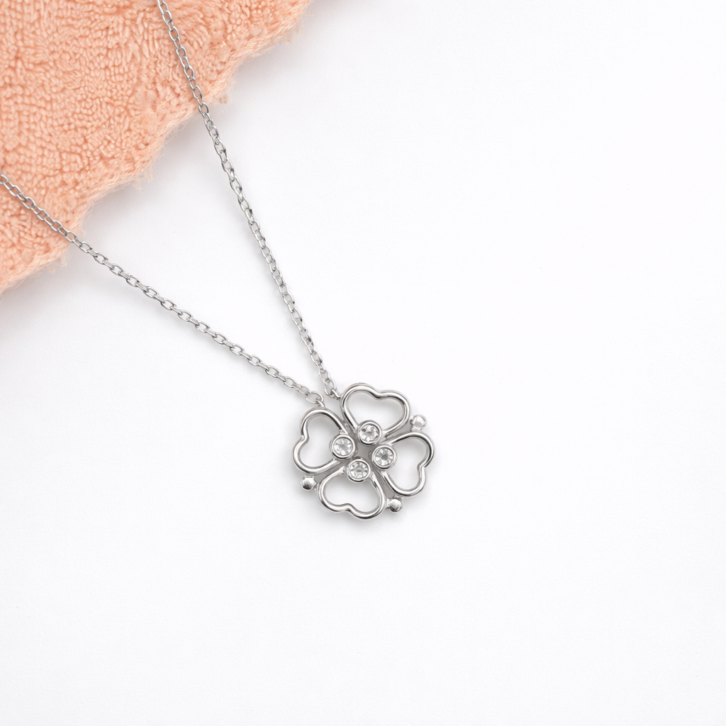 Amora 4-Heart Clover magnetic necklace in 925 silver