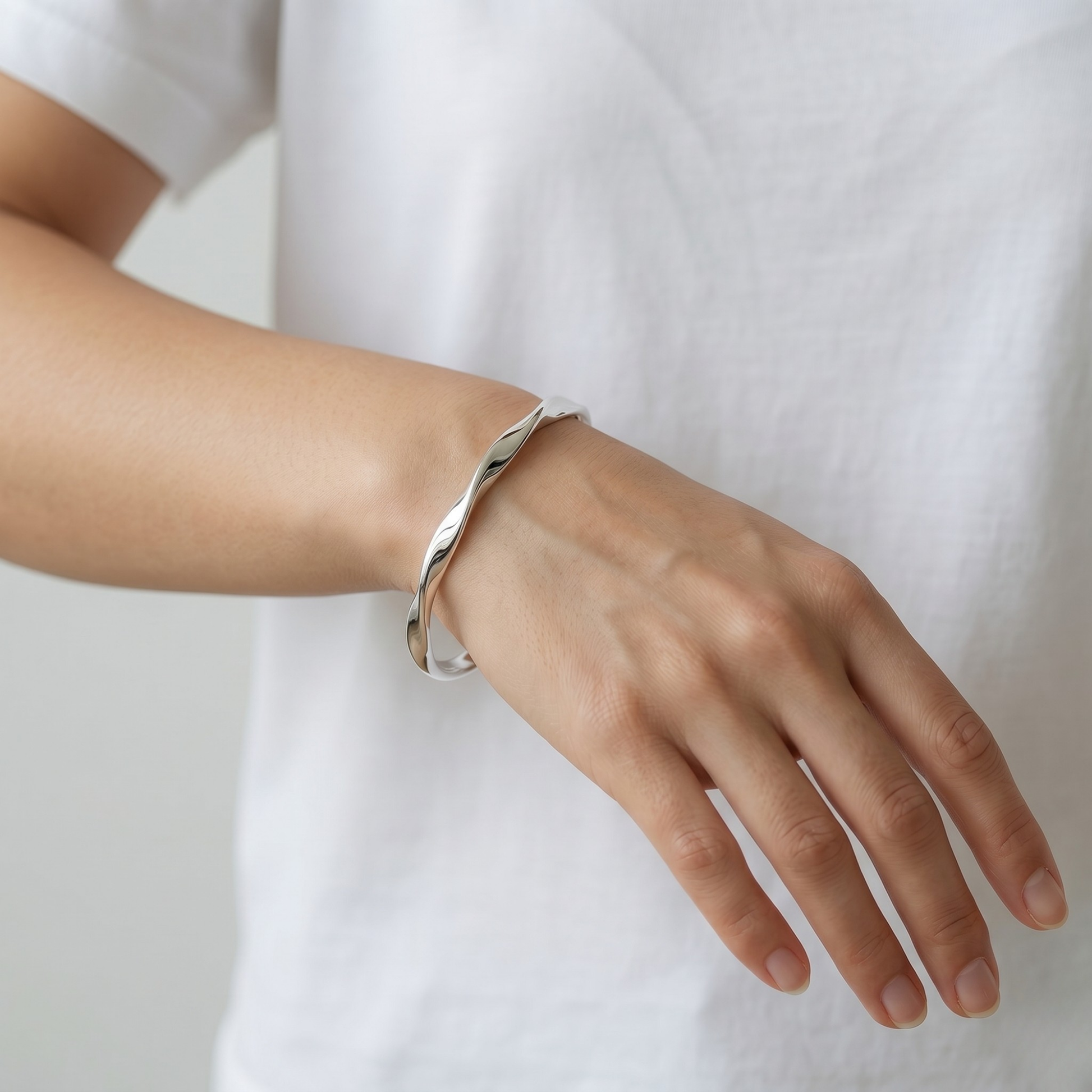 Liquid Wave kada in 999 silver