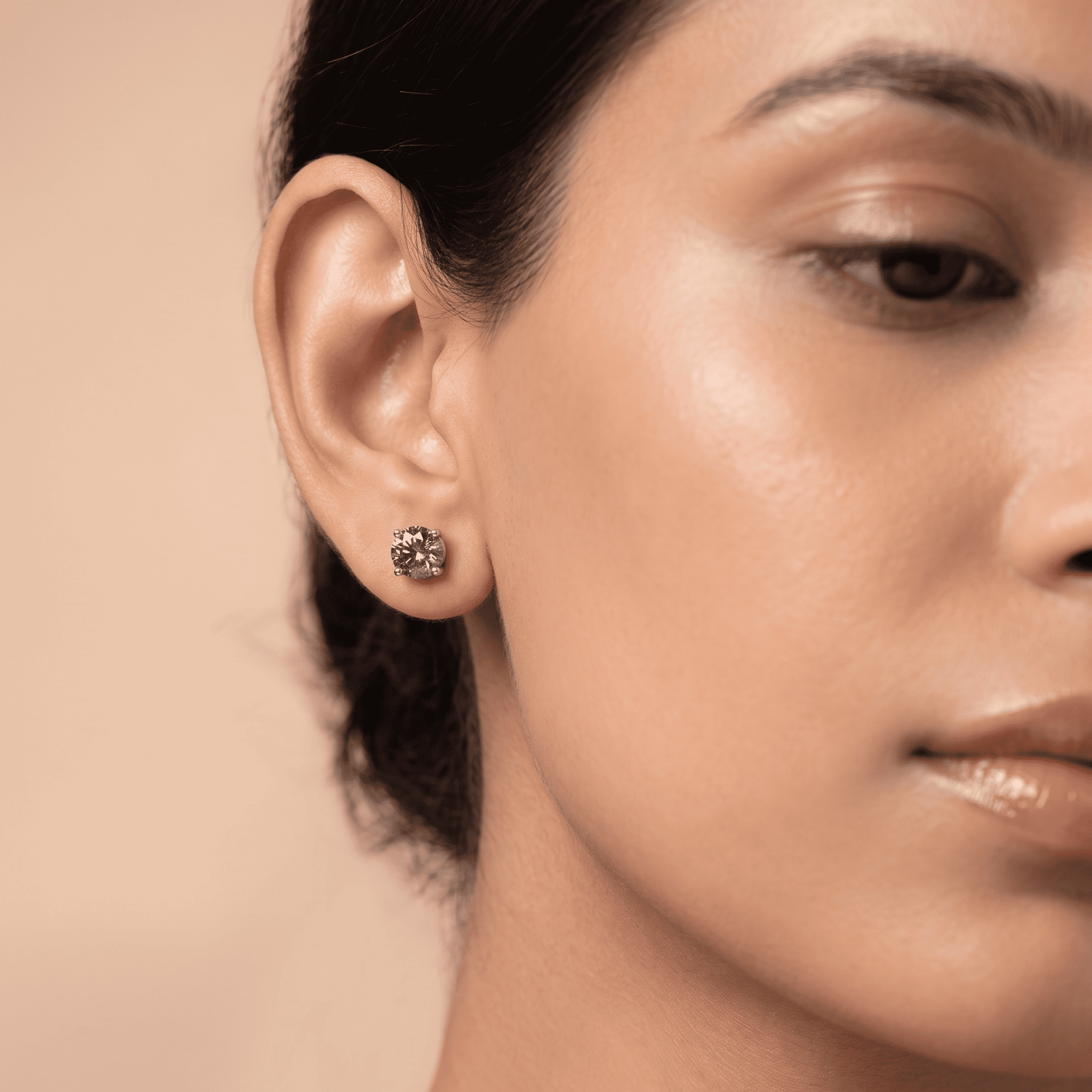 Moissanite solitaire stud earrings in 925 silver — detail view