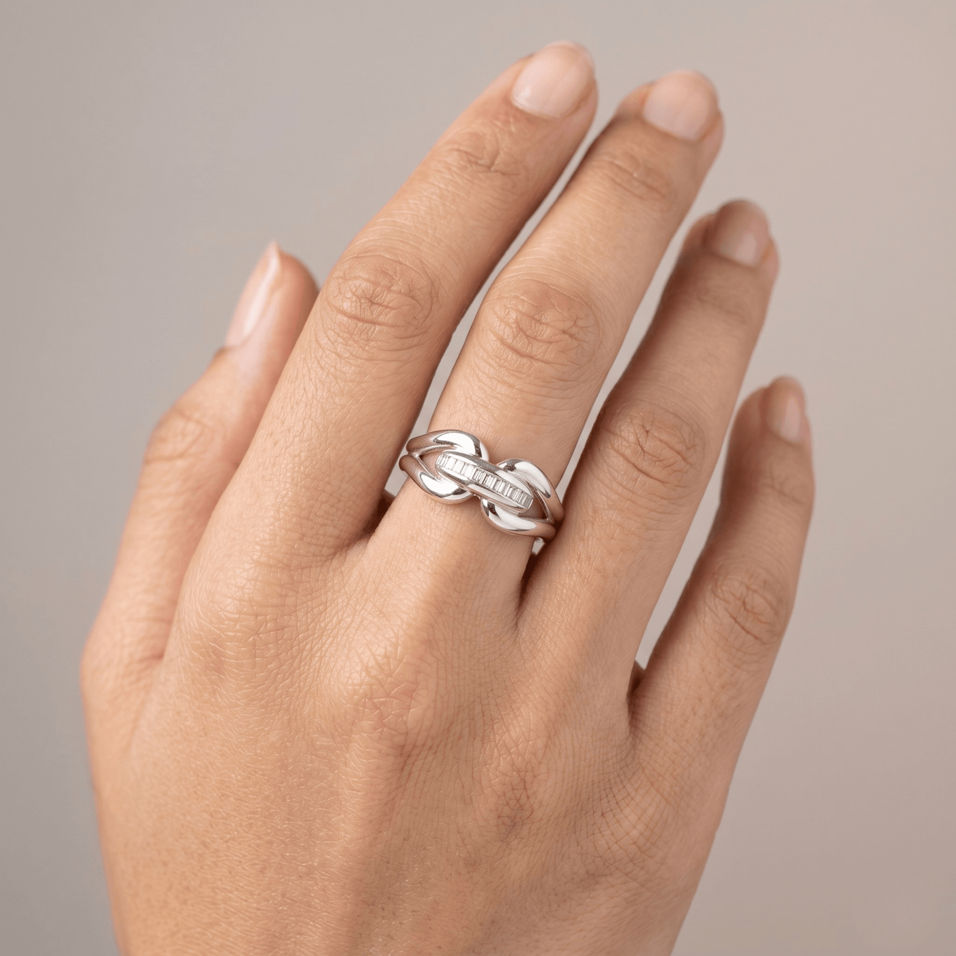 Cuban link baguette ring in 925 silver — detail view