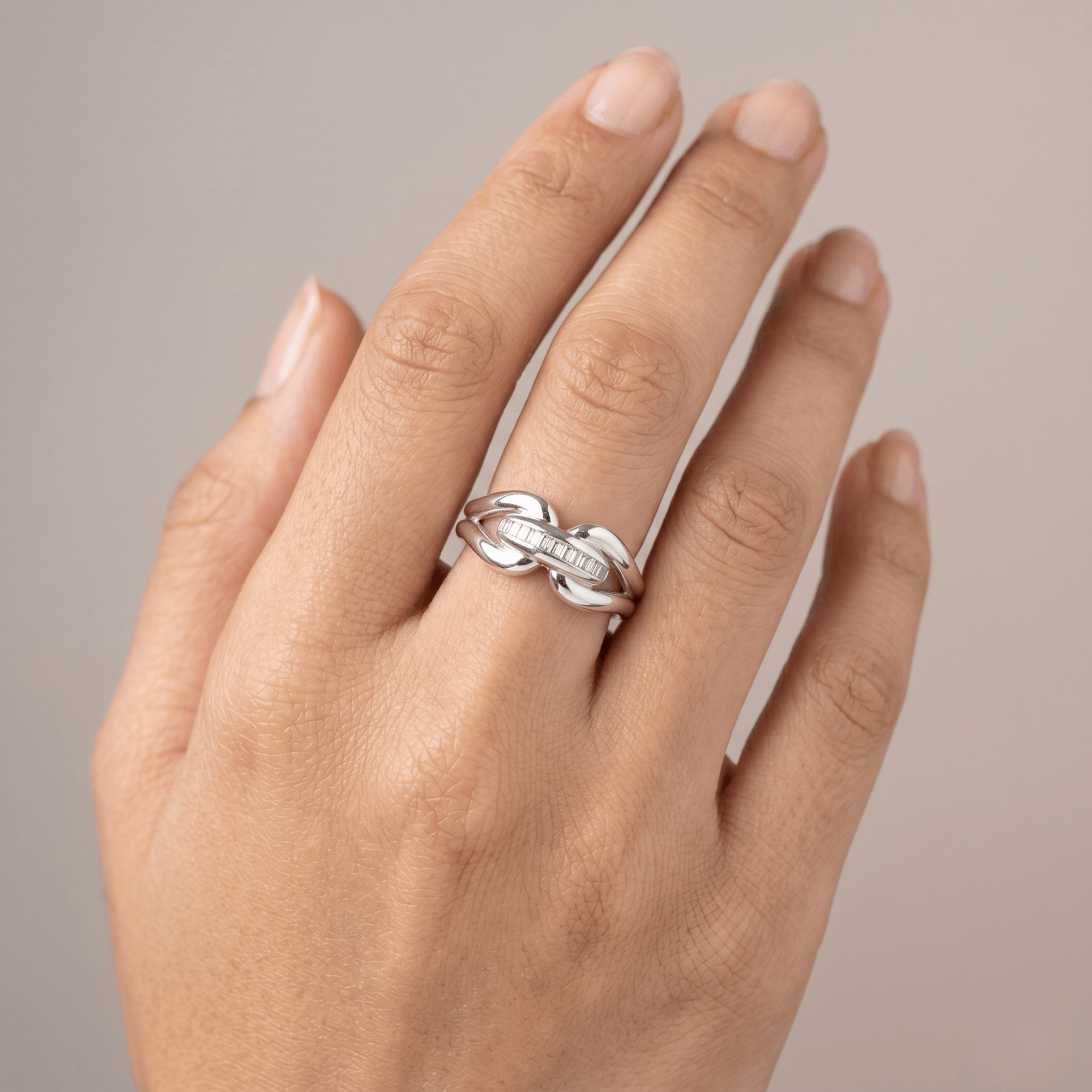 Cuban link baguette ring in 925 silver — detail view